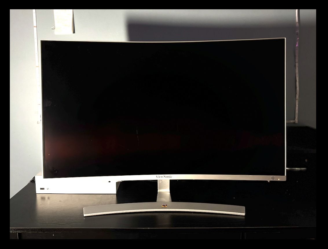 ViewSonic 32" Curved Monitor - Full HD, HDMI, Excellent Condition