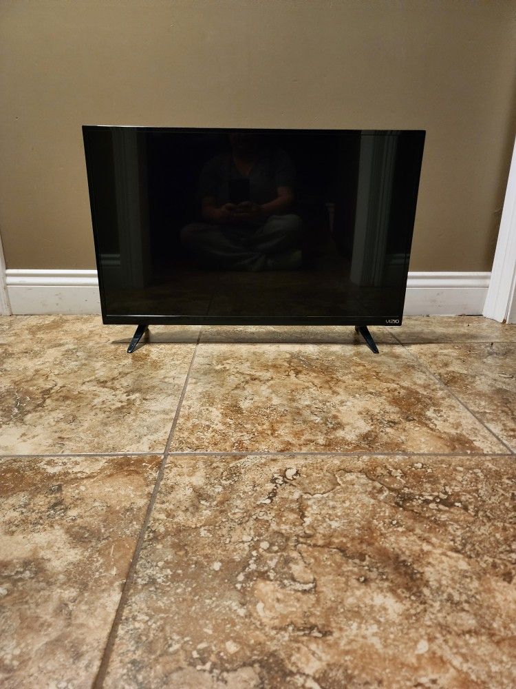 32" Vizio E Series E-C1