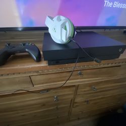 XBox One X w/ Controller, 2 Games