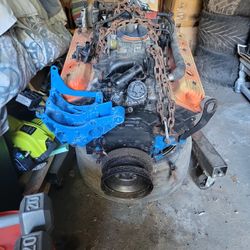 1999 Chevy Tahoe 5.7 L V8 Engine Block W 134,000 Miles W Possible 3 Ton Foldabe Engine Hoist