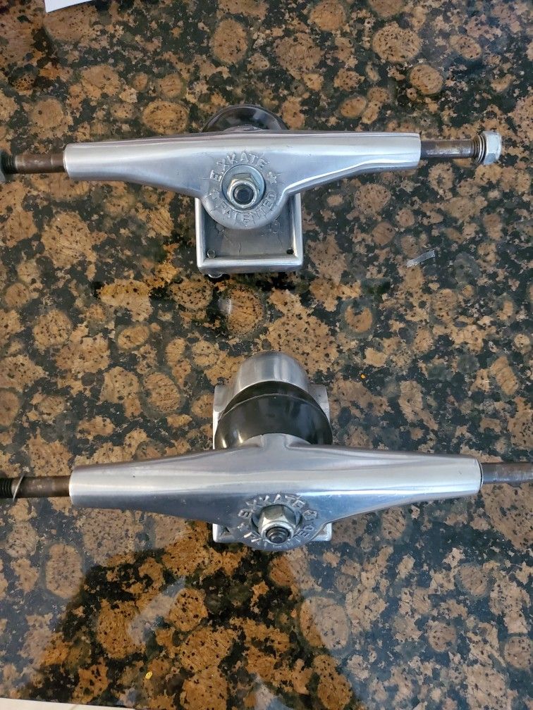 Skateboard Trucks