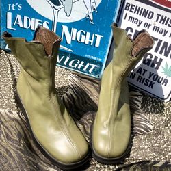 Vintage Hispanitas avocado green leather gum latex ankle zip booties size 6.5