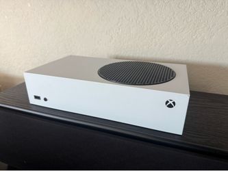 Xbox Series S (Controllers Included)