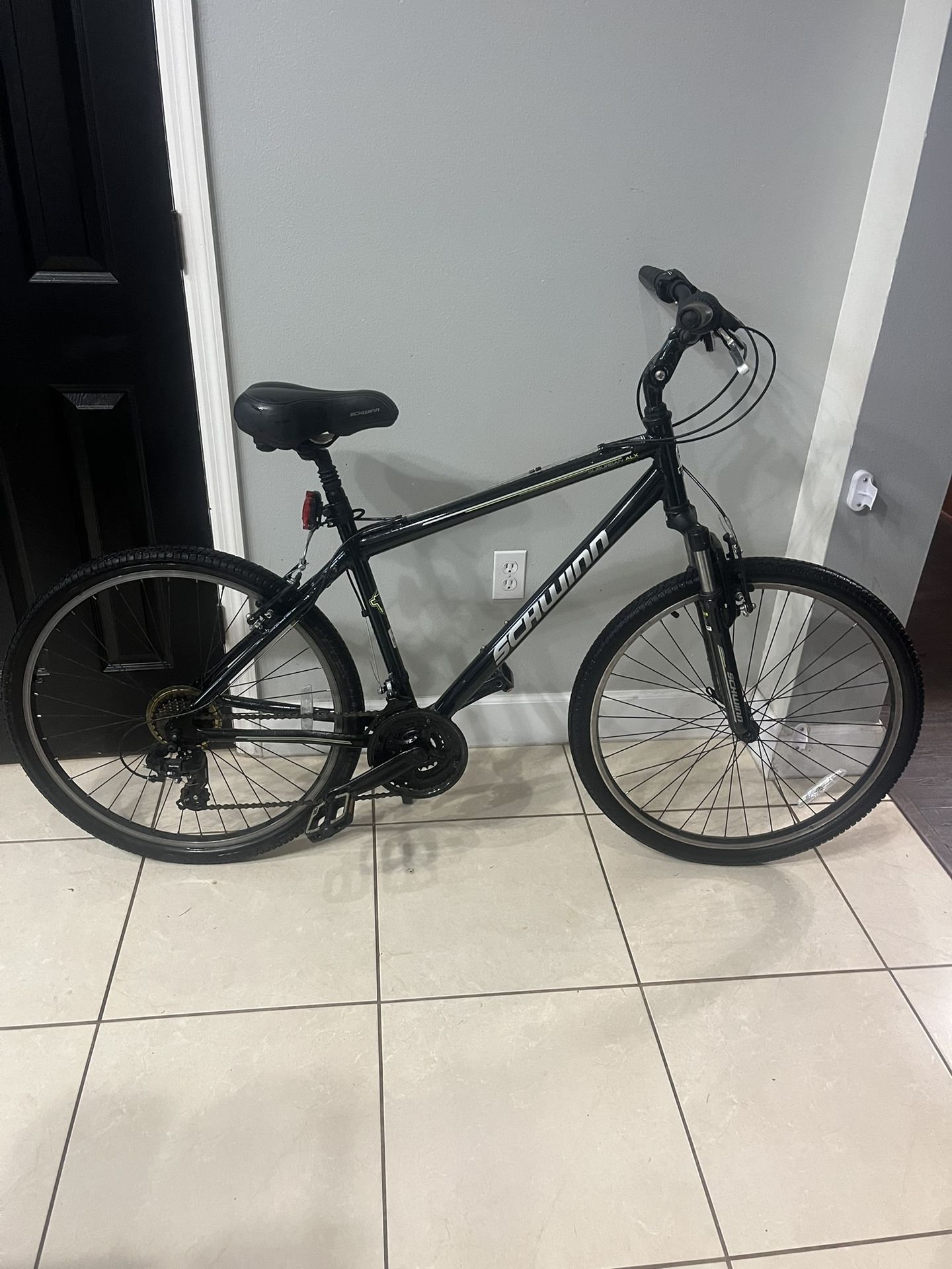 26in Schwinn Men's Suburban ALX 21 Speed Bike
