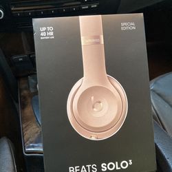 Beats Solo 3 Rose Gold Wireless Headphones 