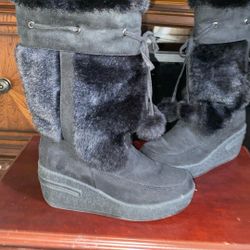 Wear It Declare It Women’s Black Fur-lined Winter Boots