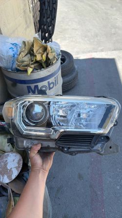2021 Toyota tacoma Headlight LED