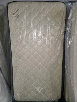 Never Used!!! Queen Mattress & Spilt Box Spring !!!