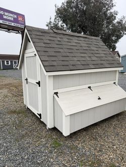 6x8 Chicken Coop w/ Adult Door & Chicken Door - Perfect Backyard Setup