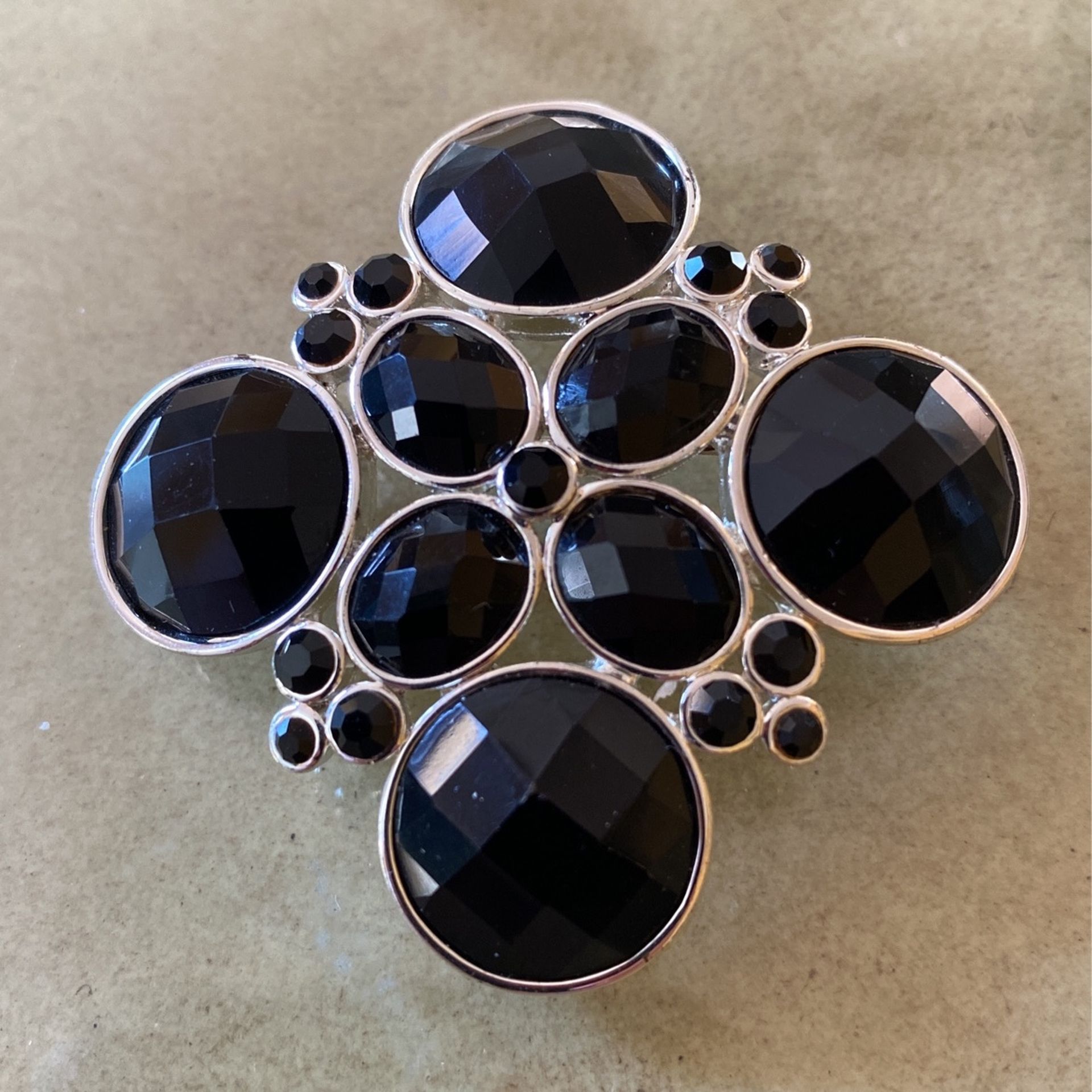 Lovely retro 2 inch Silvertone metal jewelry pin with Fabulous large black Lucite stones