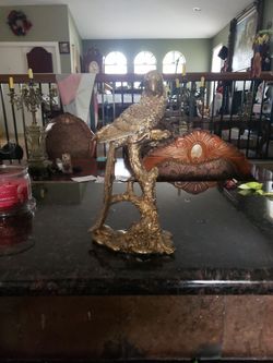 Parrot figurine