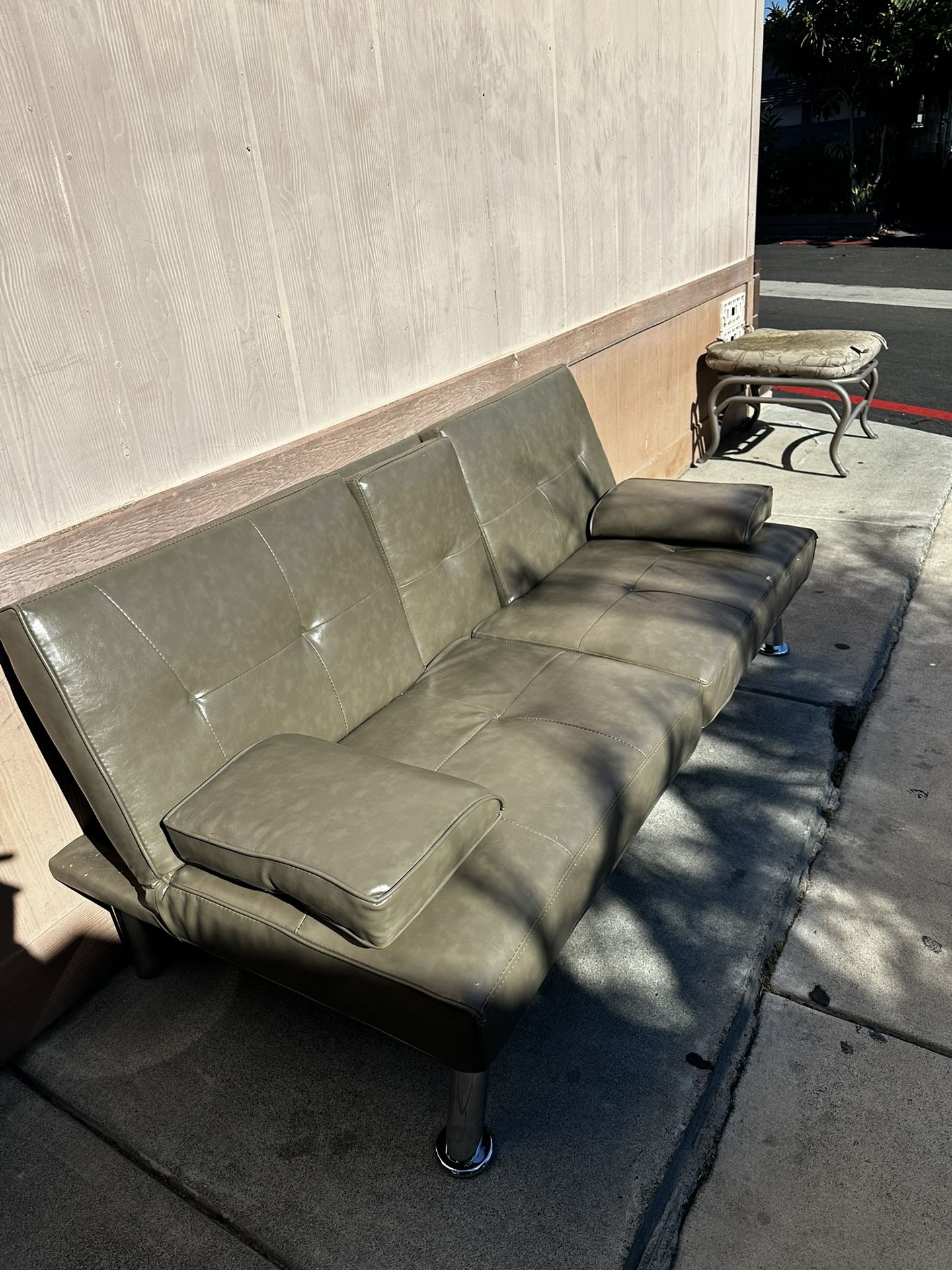 Free Futon First Come First serve !