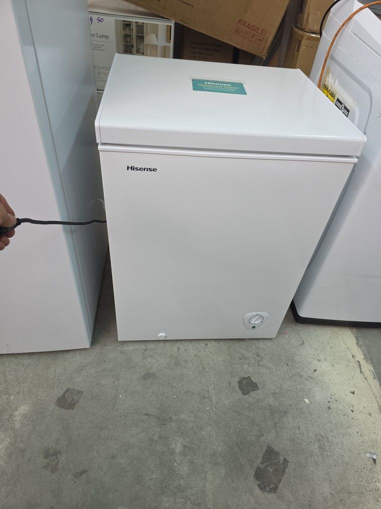 Hisense 5 Cu. Ft Chest Freezer White