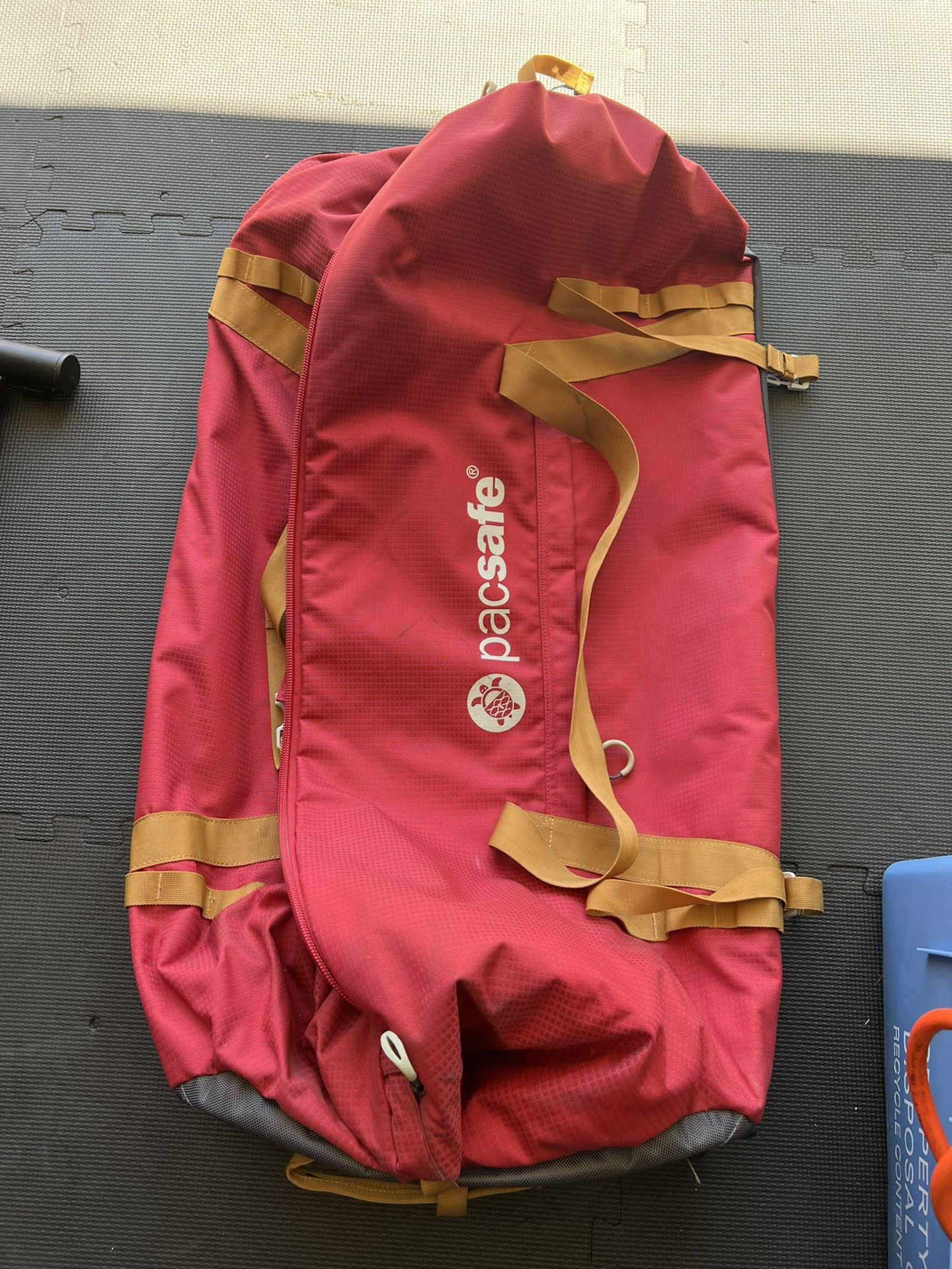 Pacsafe at80 top