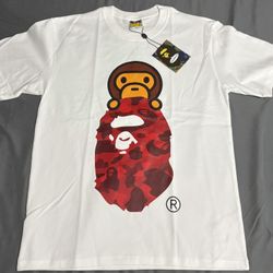 Red Bape Camo Milo on head T-Shirt