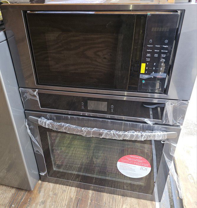 DARK STAINLESS STEEL ELECTRIC MICROWAVE - CONVECTION OVEN COMBO....NEW....$ 1,000
