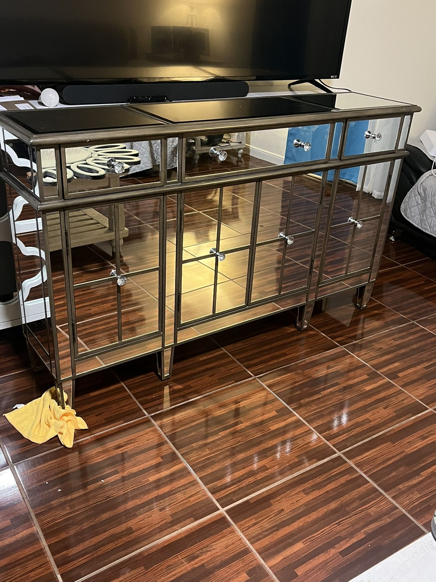 Mirrored Console