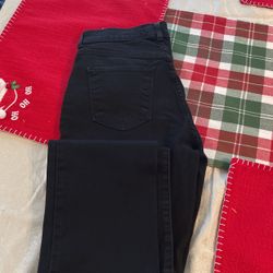Women’s Classic Straight Levi’s. 