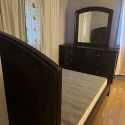 Bed And Mirror 