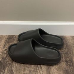 *Best Offer* Yeezy Slides Onyx