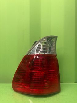 2004 2005 2006 BMW X5 Left Driver Side Outer / Quarter Panel Tail Light OEM 7164473 - 01