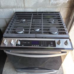 Like New 2022 Whirlpool 30" Wide Stainless Steel Slide-in Gas Stove Range Estufa 