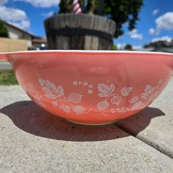 Pyrex Pink Gooseberry Cinderella mixing bowl