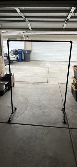 METAL PIPE CLOTHES RACK