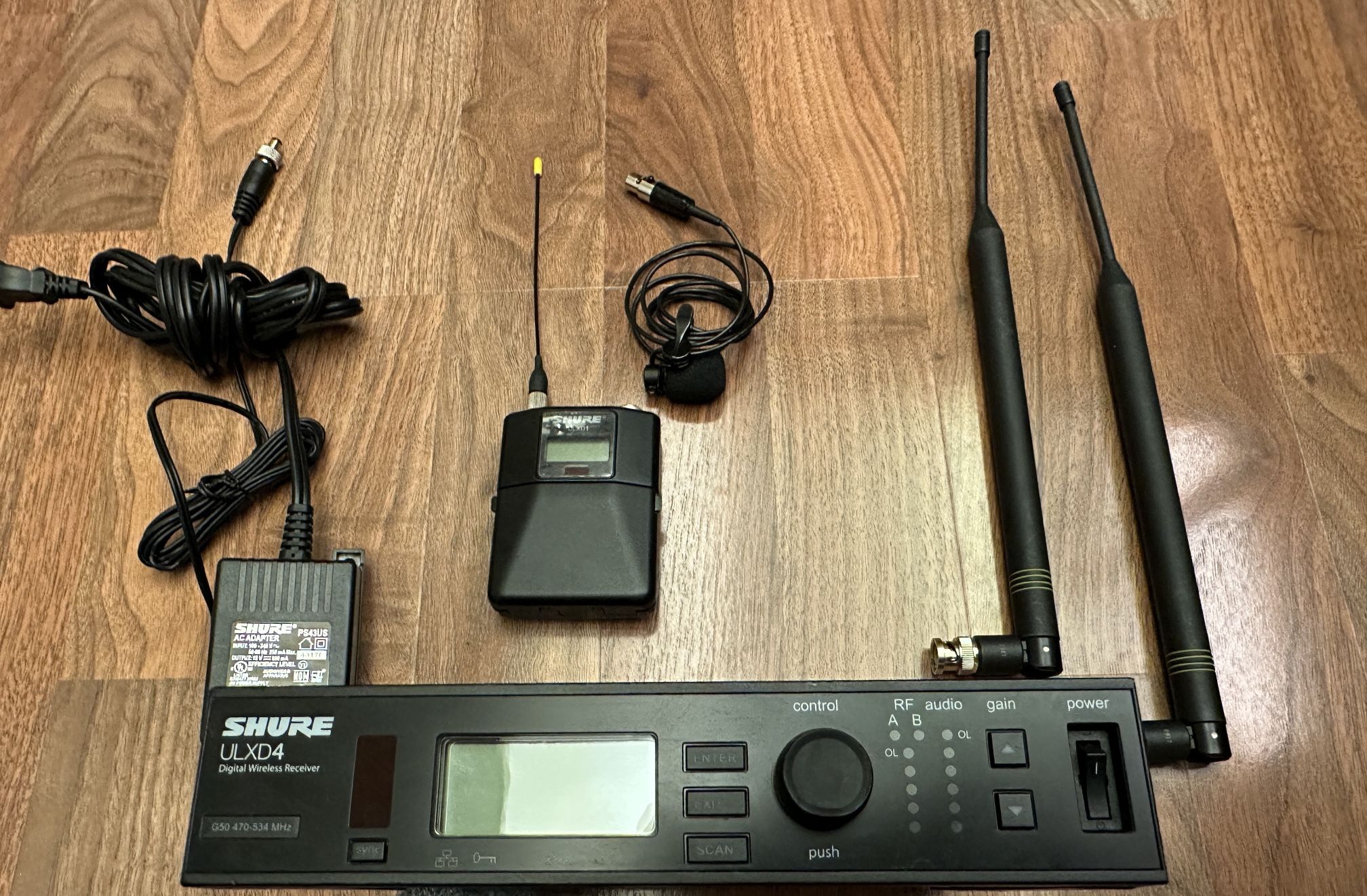 Shure ULXD4 Wireless Transmitter + ULXD1 Bodypack Transmitter + WL185 Lavalier Mic - G50