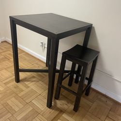 Table With 2 Chairs 