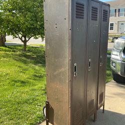 3 door locker