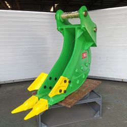 Excavator Caterpillar CAT 320 Extreme Heavy-Duty Rock Bucket or Similar Machine