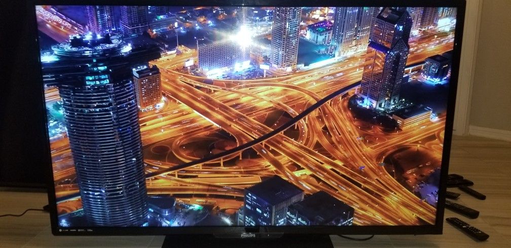 TV Smart 4K UTRA HD PHILIP 55 Inches With Remote Control And Base Good Condition Sale 220$ Cash