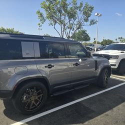 2022 Land Rover Defender 