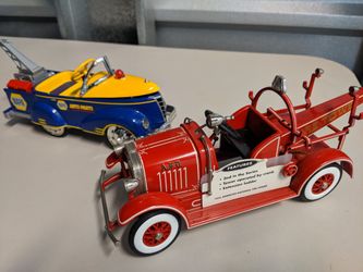 Vintage style metal deco cars