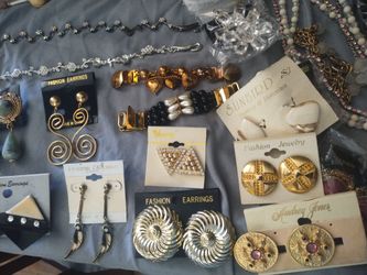 Costume Jewelry.  Bag 