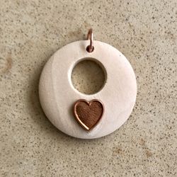 🤎 Pretty, natural wood hoop pendant with copper heart