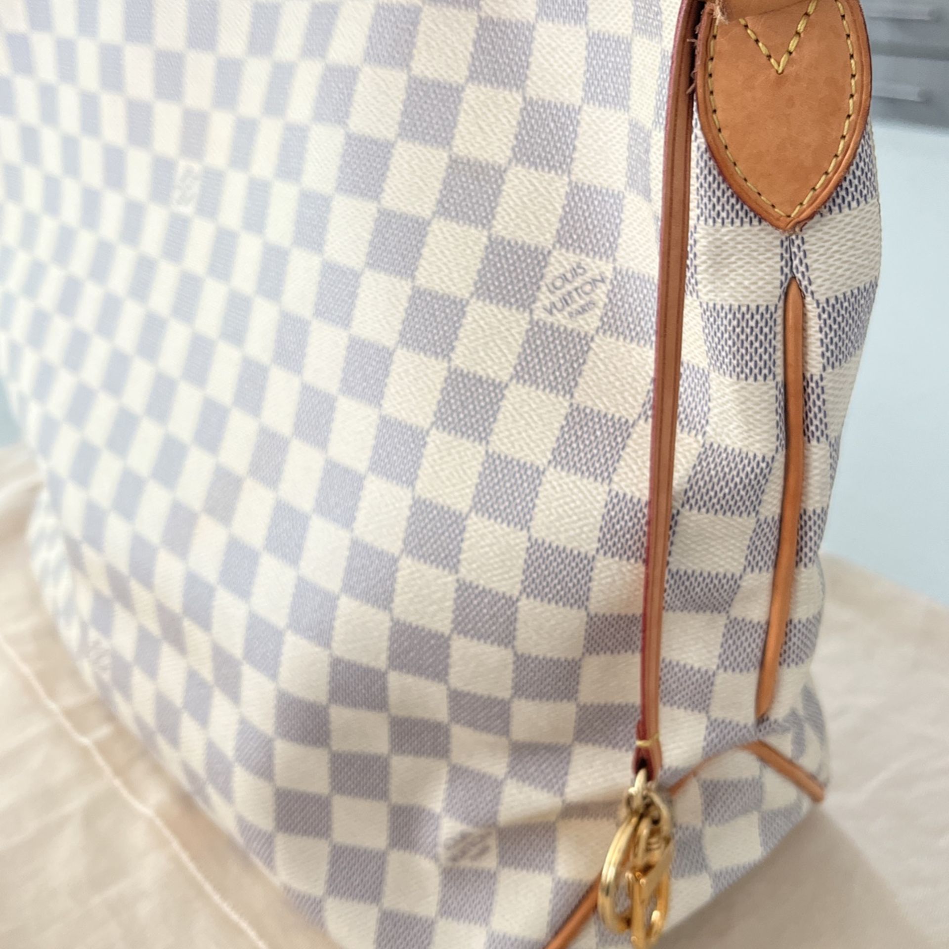 LOUIS VUITTON 100% Authentic Favorite Mm Monogram Canvas Crossbody LV Bag  Please Check More Pictures Show Shape for Sale in Alsip, IL - OfferUp