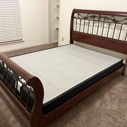 Gorgeous bed queen size in good condition