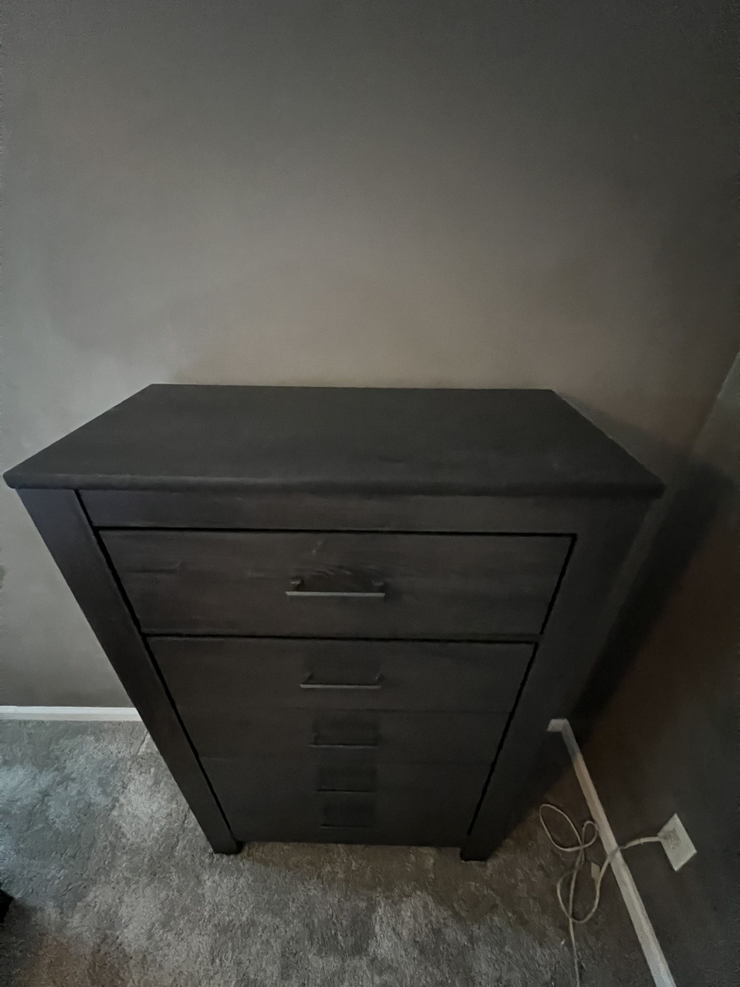 annifern dresser by signature design by ashley Annifern 5-Drawer Chest By Signature Design By Ashley Like New for Sale in Sterling Heights, MI