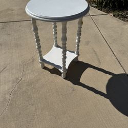 White End Table 