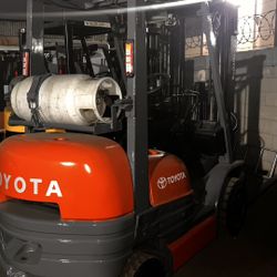 TOYOTA forklift 5,000 Lb