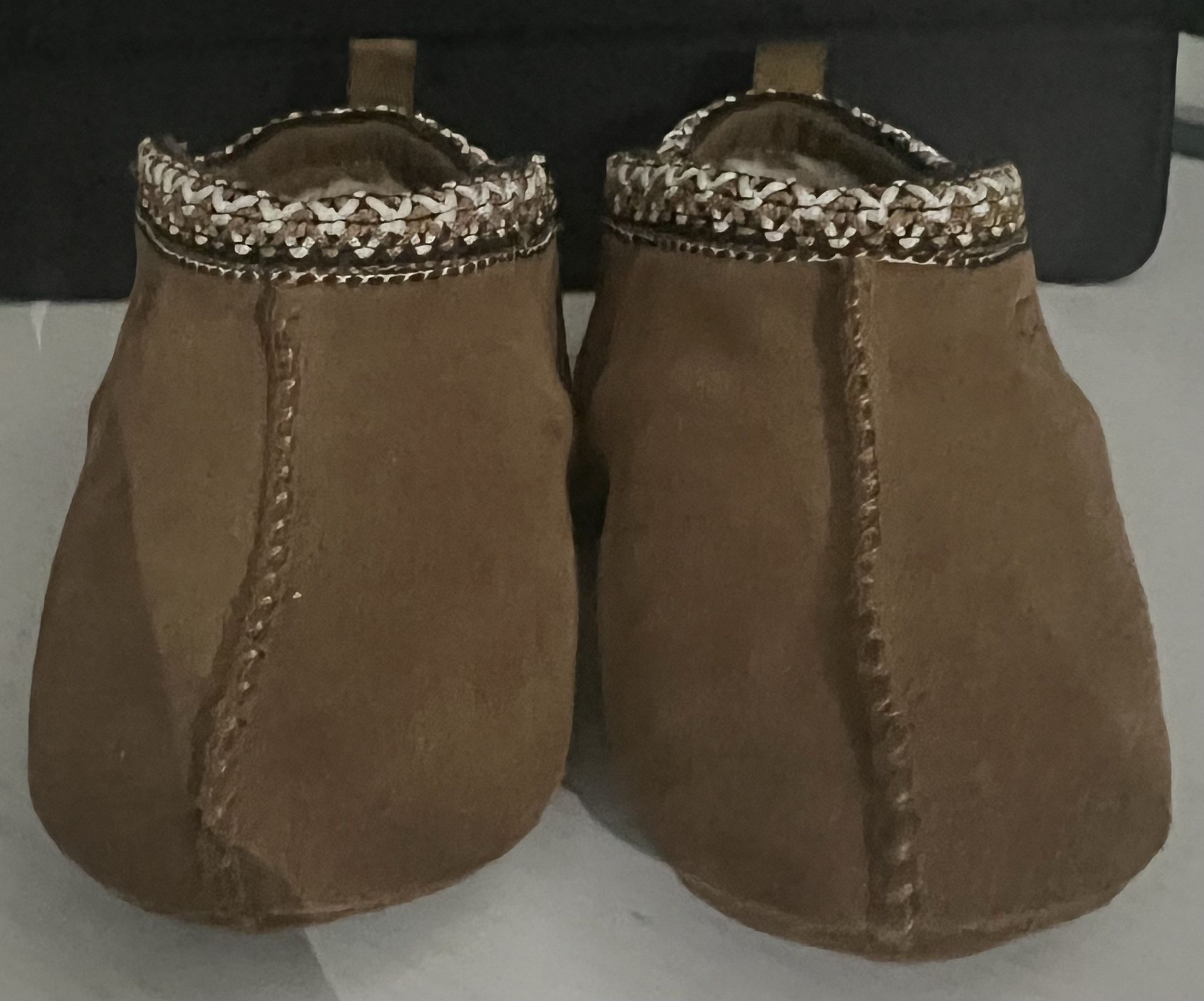 UGG Tasman Slippers Toddler Size 4/5 โ Like New!