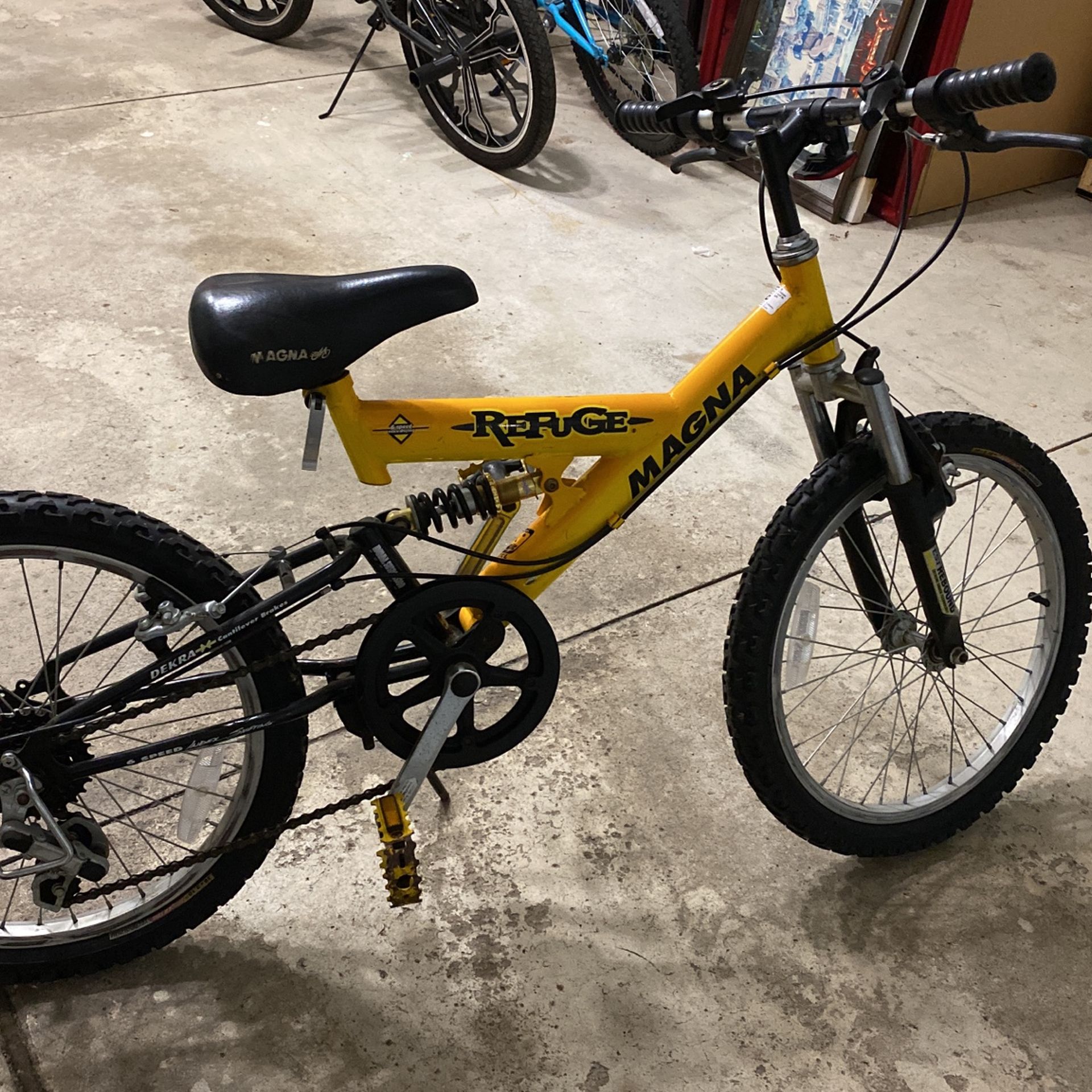 MAGNA REFUGE 6 SPEED KIDS BIKE