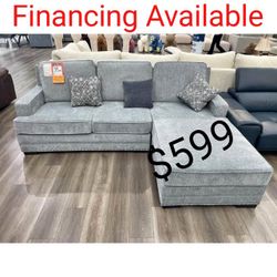 LIGHT GRAY RHF Fabric Stationary Sectional Sofa w/ Chaise + Pillows