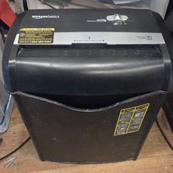 amazonbasics 6 Sheet SHREDDER Compact