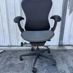 HERMAN MILLER MIRRA FULLY LOADED CHAIR DELIVERY AVAILABLE FOR A FEE 