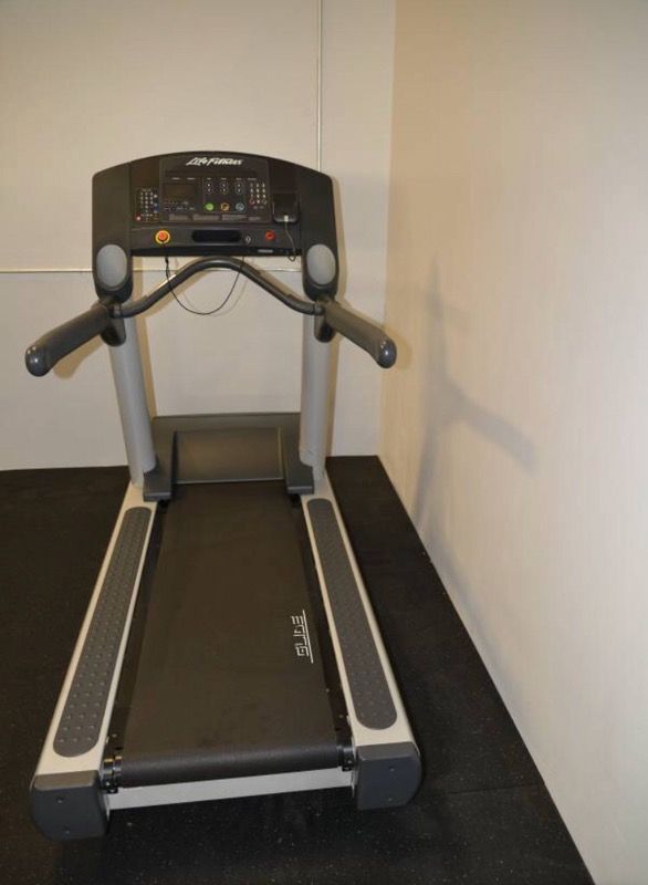 Life fitness integrity treadmill