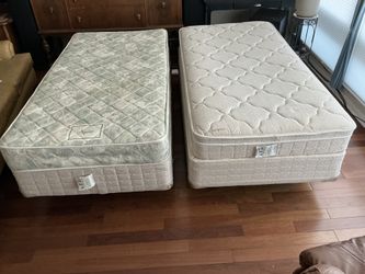 twin beds