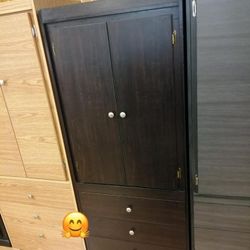Wardrobe /Guardaropa